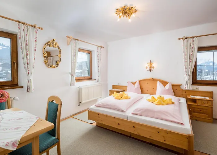 ペンジオーン ラインホフ 4* キッツビュール