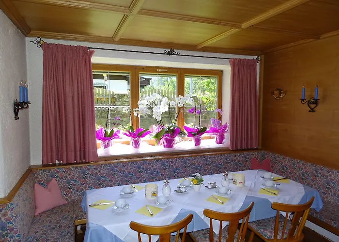 ペンジオーン ラインホフ 4* キッツビュール